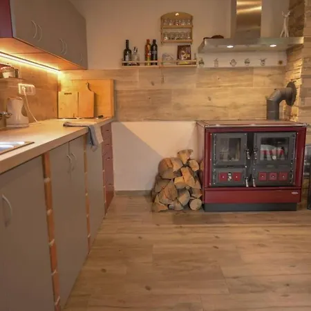 Apartment Utulny V Zahrade V Unhosti Nedaleko Letiste Unhošť