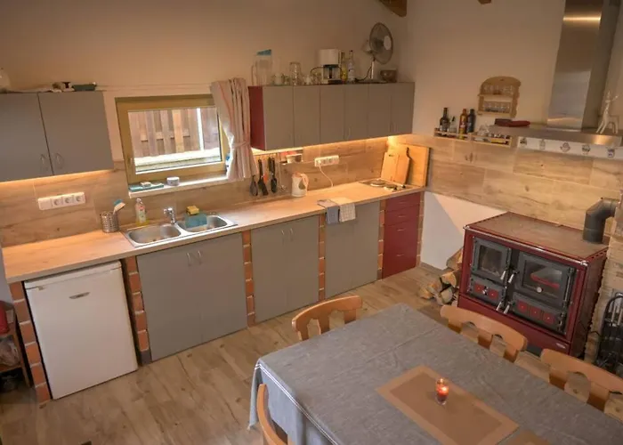 Apartamento Utulny V Zahrade V Unhosti Nedaleko Letiste Unhošť